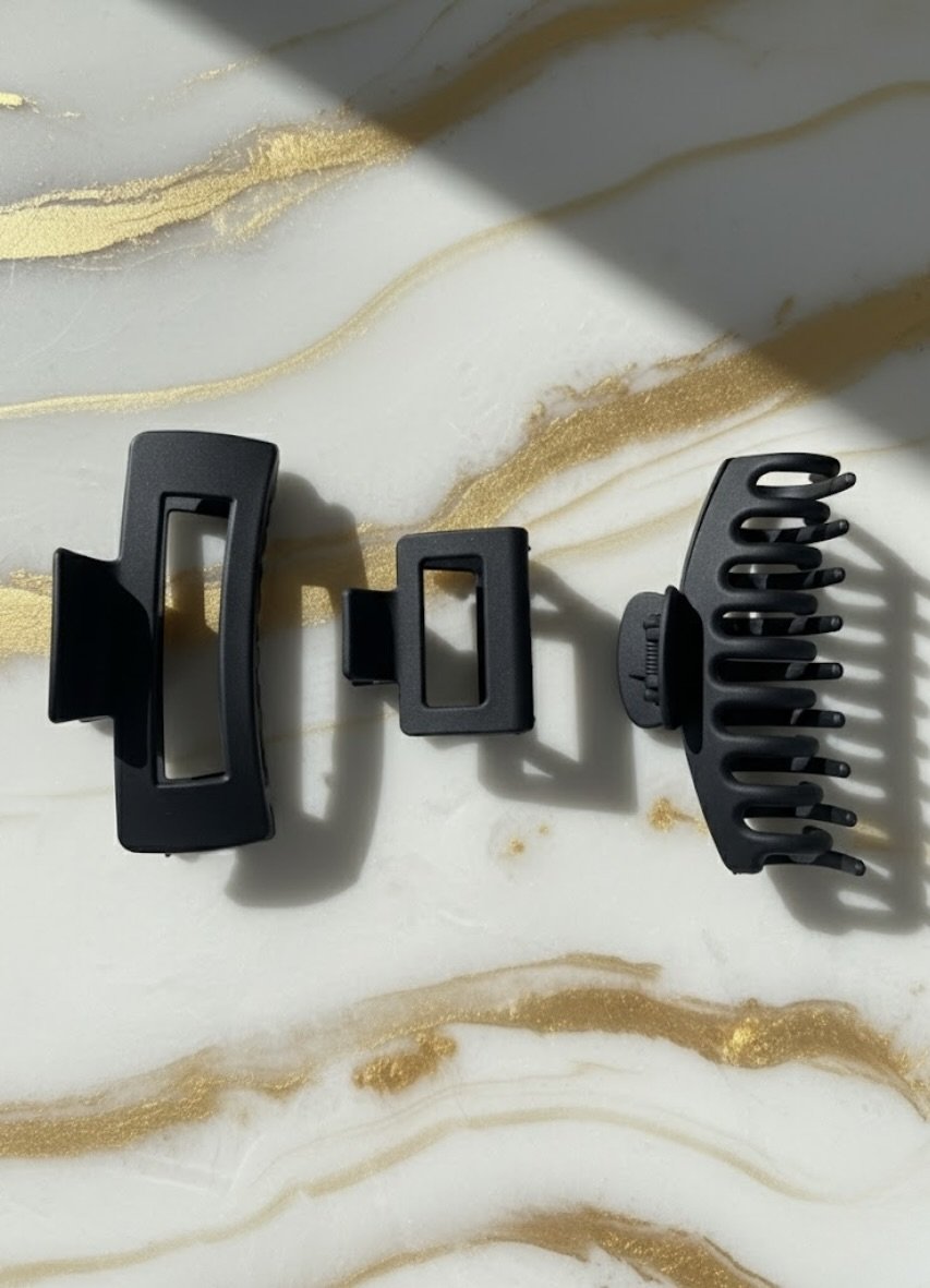 Hub Dark hair clip black – minimal volcanic-inspired design