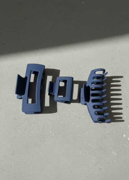 Hub Navy hair clip blue – minimal ocean-inspired design