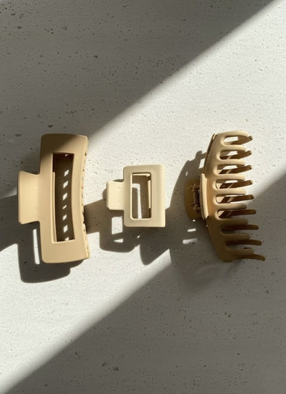 Hub Land hair clip brown in natural brown tone – front view