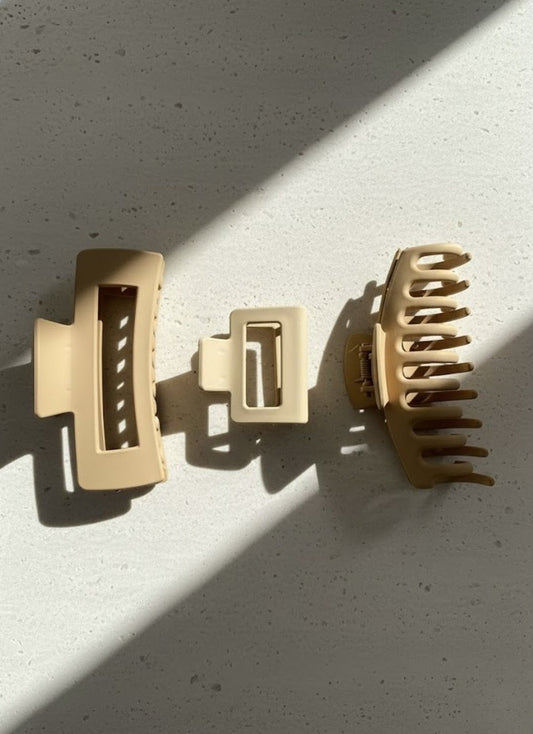 Hub Land hair clip brown in natural brown tone – front view