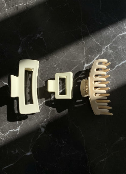 Hub Beige hair clip beige – minimal natural design by YUNA