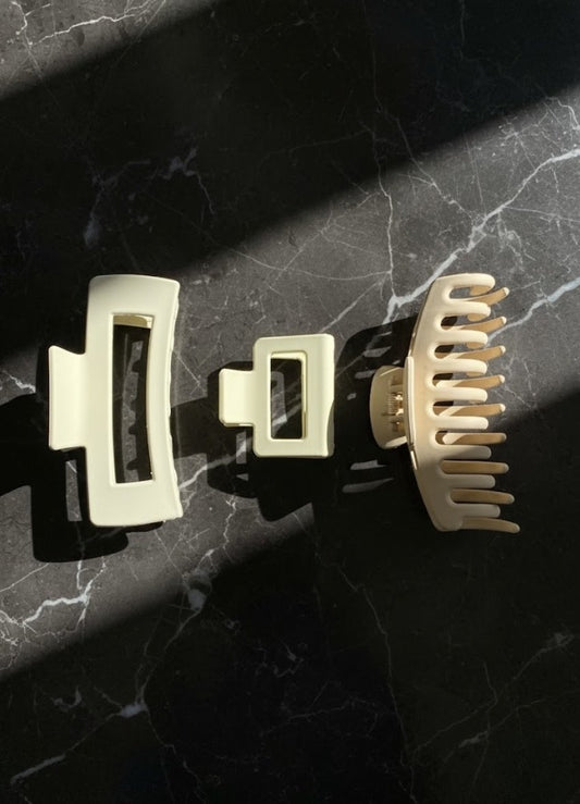 Hub Beige hair clip beige – minimal natural design by YUNA