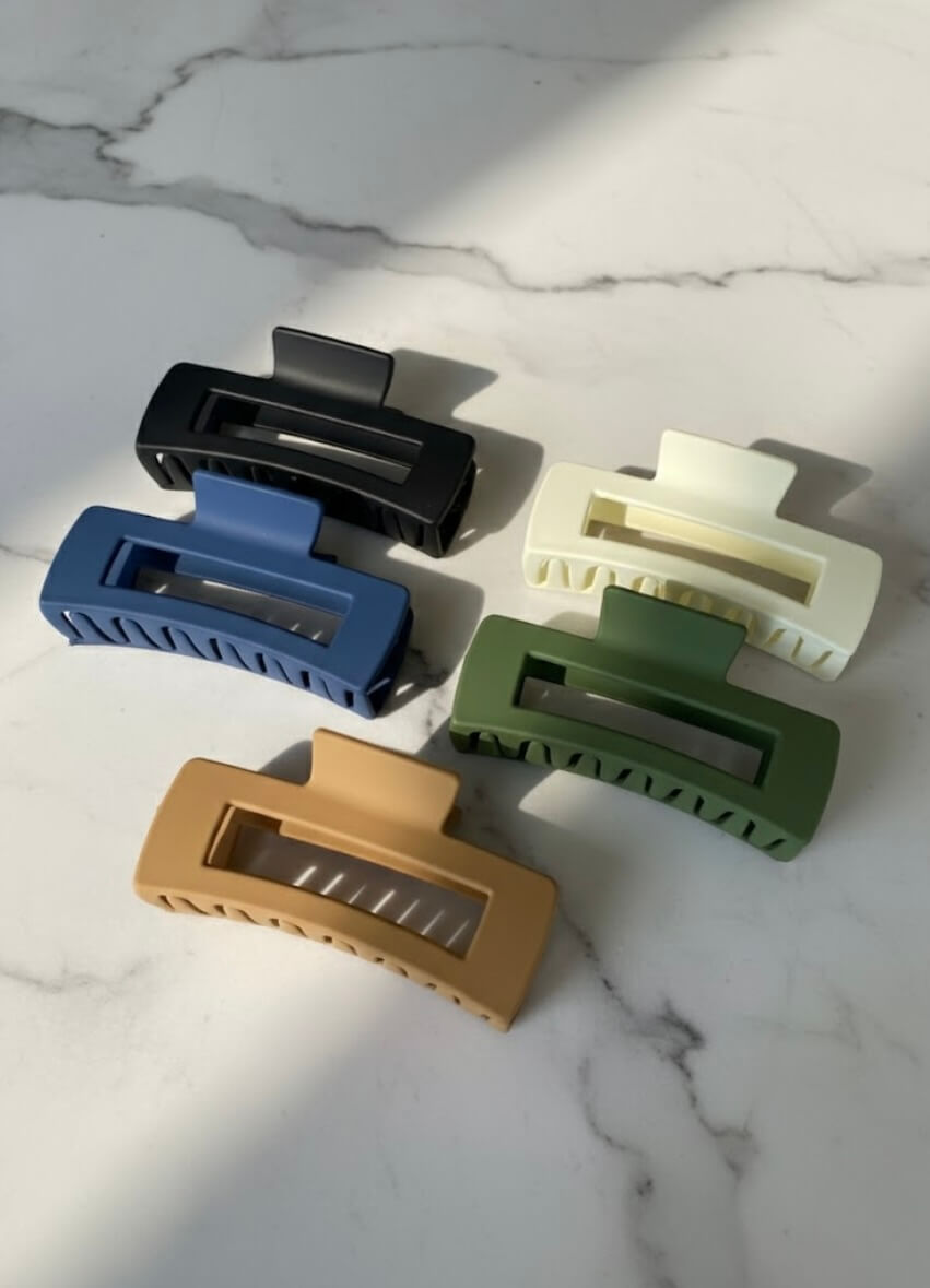 Form Clip by YUNA – claw hair clip minimal sculptural design