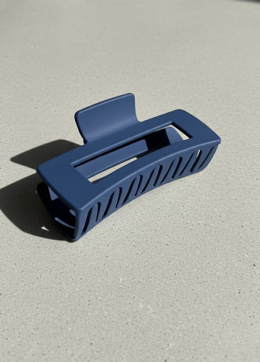 Side view of Form Clip – elegant sculptural silhouette