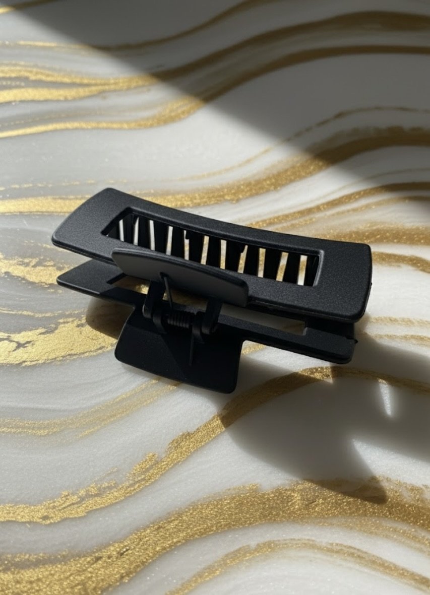 YUNA collection – Form Clip and other claw hair clips