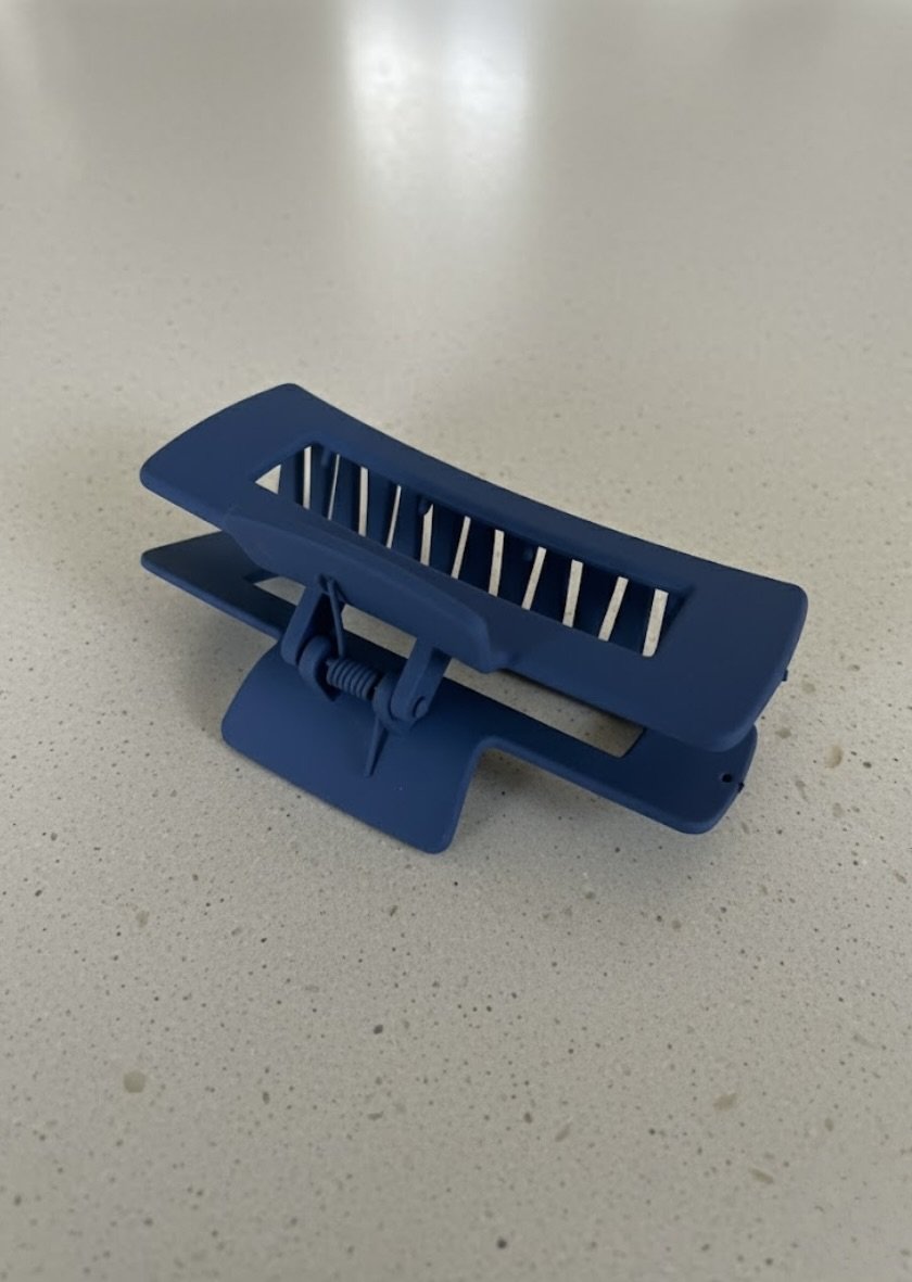 Form Clip detail – claw hair clip strong clasp design