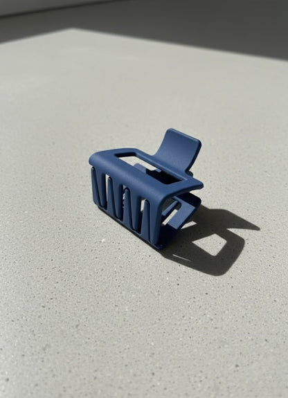Hub Navy hair clip blue – side view minimalist design