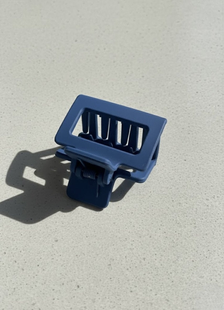 YUNA hair clip collection – Hub Navy hair clip blue