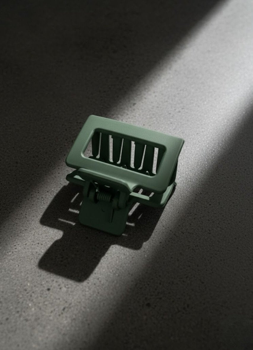 Model styling half-up look with Form Mini hair clip